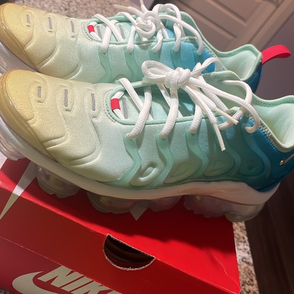 Selling - Picture 2 of 4